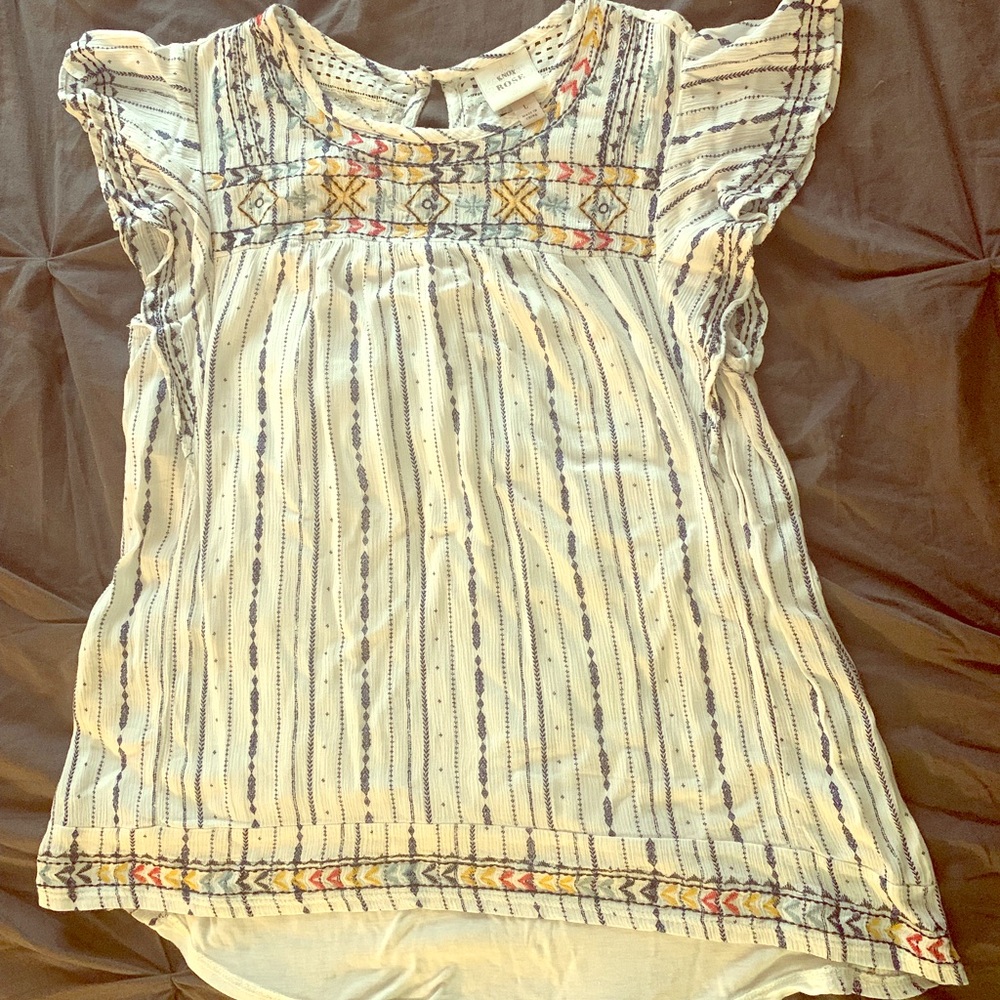 Knox Rose short sleeved white top.